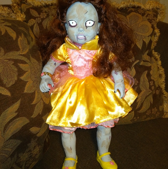 Belle as a zombie. ๐ Custom Art Doll - Picture 4 of 8
